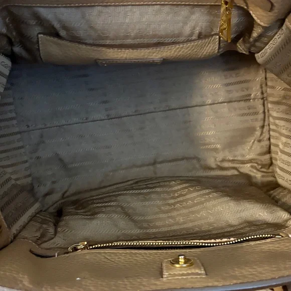 Vintage Prada Taupe Pebbled Leather Tote with Gold Hardware- open to offers - Picture 4 of 6